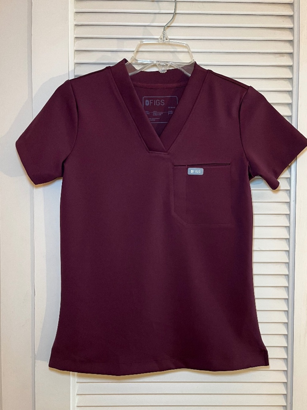Figs Sona FORMx Slim V-Neck Burgundy Scrub Top Size XXS NWT - Picture 9 of 9